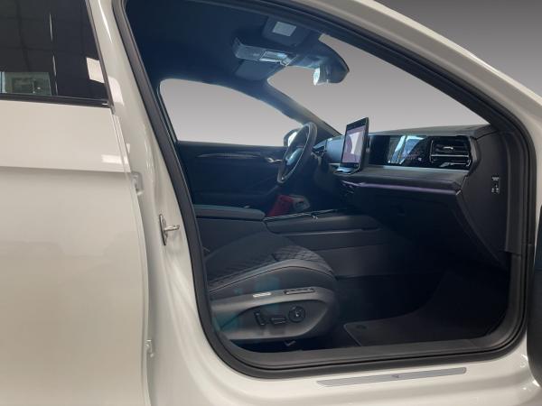 Volkswagen Passat Variant 2.0 TDI DSG R-Line Black Style AHK