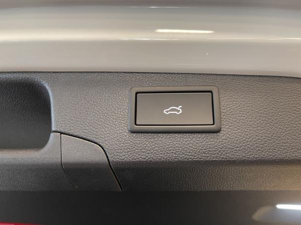 Volkswagen Passat Variant 2.0 TDI DSG R-Line Black Style AHK