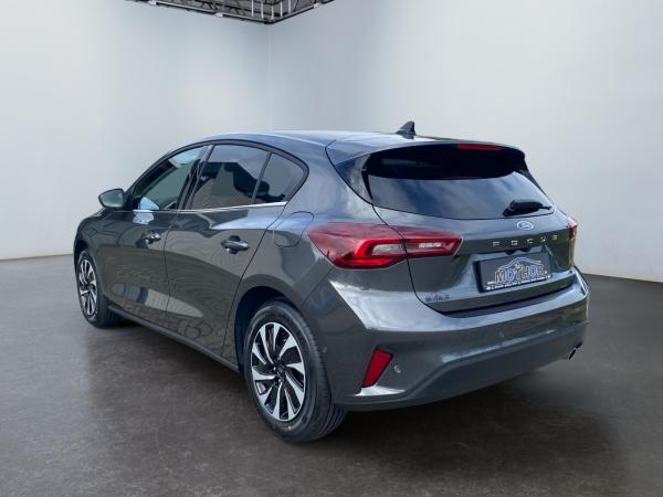 Ford Focus mit Fahrerassistenz und Easy-Paket,Panorama Dach
