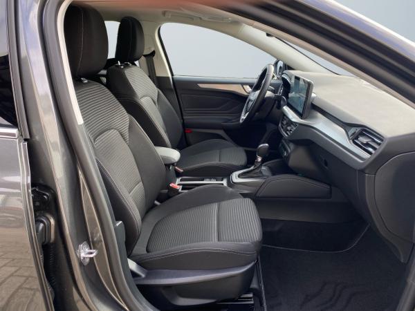Ford Focus mit Fahrerassistenz und Easy-Paket,Panorama Dach