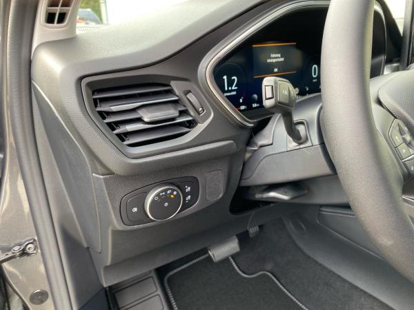 Ford Focus mit Fahrerassistenz und Easy-Paket,Panorama Dach