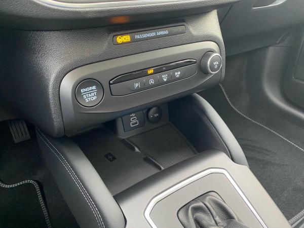 Ford Focus mit Fahrerassistenz und Easy-Paket,Panorama Dach