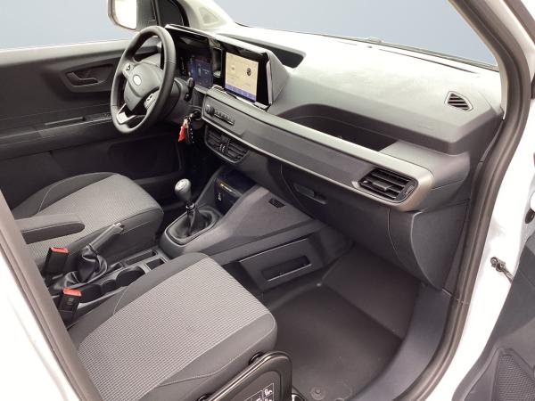 Ford Transit Connect alles was man braucht:Anhängekupplung ,Allwetterreifen ,Laderaumboden