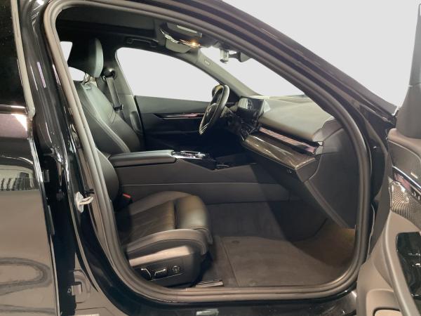 BMW 520 d xDrive Touring M Sport Standheizung AHK
