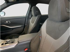 BMW 320 i xDrive Limousine M Sport AHK Kamera HiFi