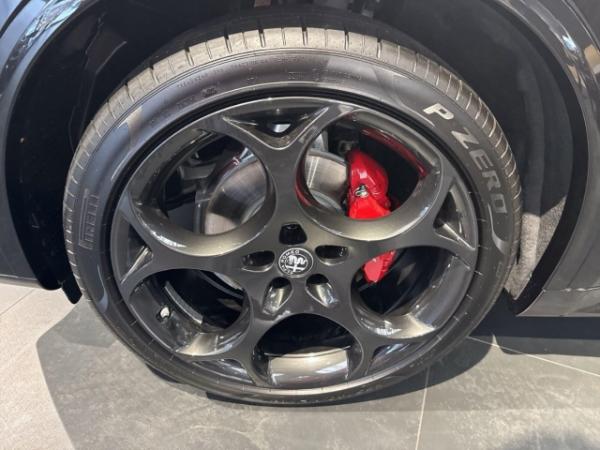 Alfa Romeo Stelvio Veloce Q4 2.0 Turbo-21 Zoll-Panoramadach-