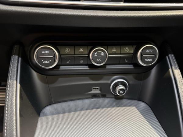 Alfa Romeo Stelvio Veloce Q4 2.0 Turbo-21 Zoll-Panoramadach-