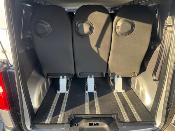 Opel Vivaro Kombi 2.0 D (L2) Basis M Fernlichtass.