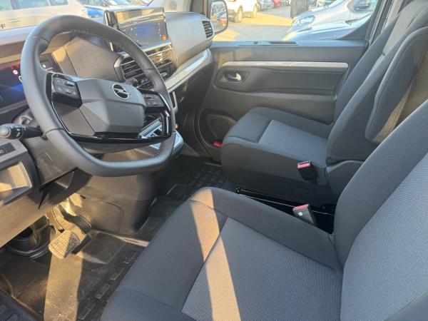 Opel Vivaro Kombi 2.0 D (L2) Basis M Fernlichtass.