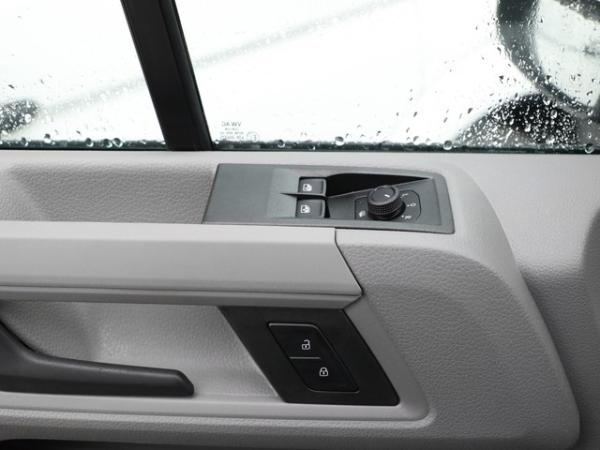 Volkswagen Crafter 35 Kasten 2,0 l mittellang Hochdach AHK starr