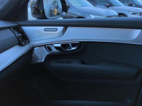 Volvo XC90 T8 AWD Ultra Black Edition+Luft+Nappa+AHZV