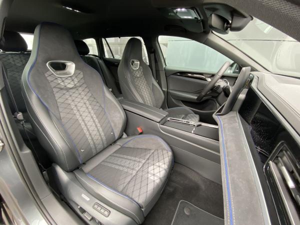 Volkswagen Passat 2.0 TDI DSG 4M R-Line MATRIX AHK HUD 360° NAVI