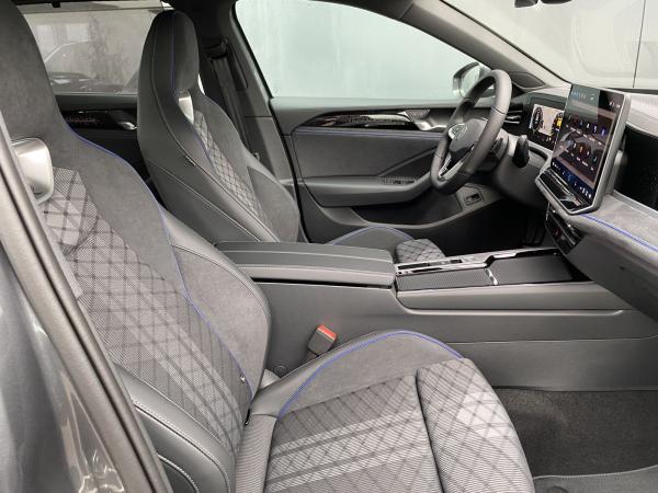 Volkswagen Passat 2.0 TDI DSG 4M R-Line MATRIX AHK HUD 360° NAVI