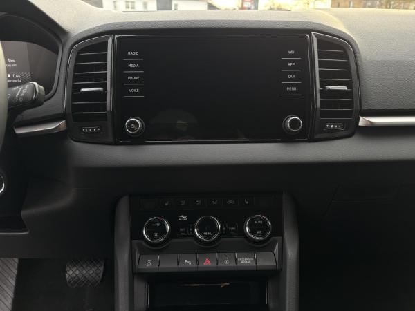 Skoda Karoq 1.5 TSI Selection *AHK*PDG*SHZ*LED*