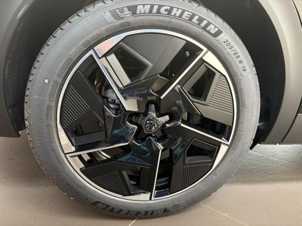 Peugeot 408 GT HYBRID 145 e-DSC6 / AHK / Massagesitze