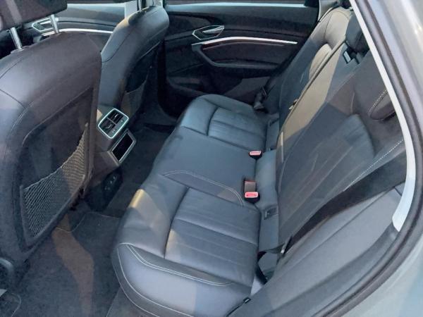 Audi Q8 e-tron 50 quattro PANO HUD AHK Matrix 19