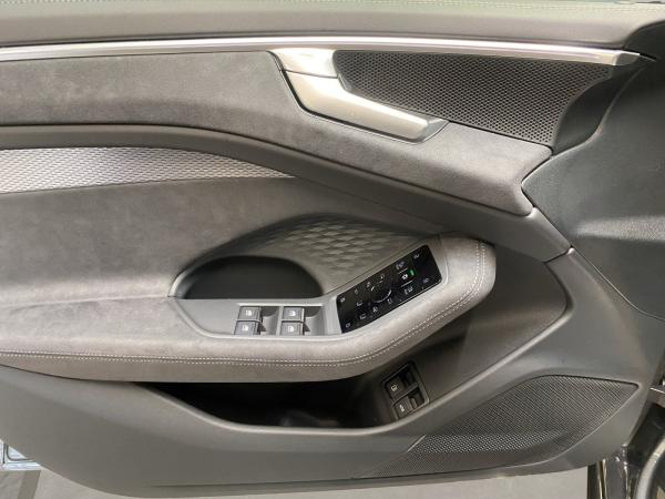 Audi A6 Avant 2.0 TFSI quattro W S-line ACC AHK AUT Audi A6 Avant 2.0 TFSI quattro W S-line ACC AHK AUT