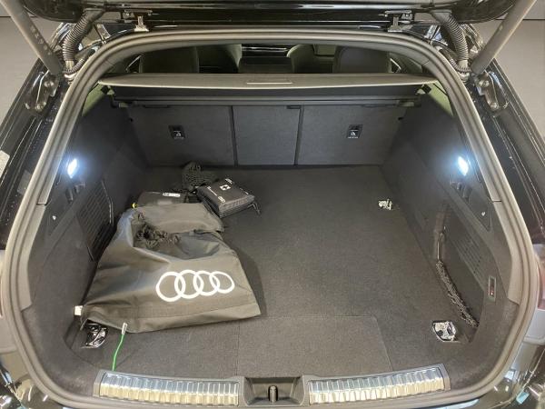 Audi A5 2.0 e Avant quattro TFSI W S-line ACC AHK AUT Audi A5 2.0 e Avant quattro TFSI W S-line ACC AHK AUT