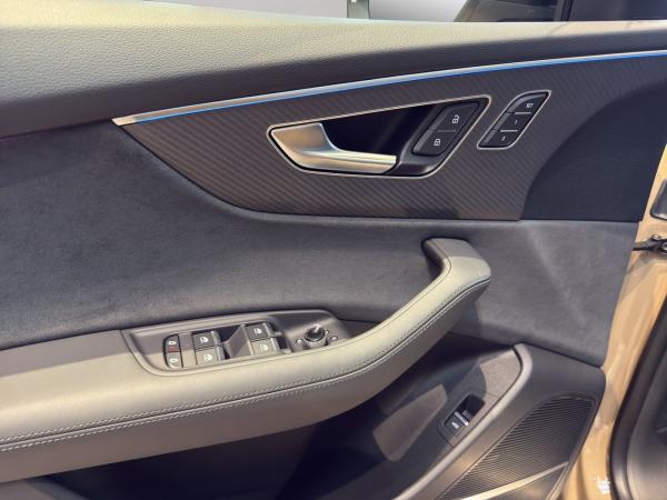 Audi RS Q8 SUV performance HD Matrix Pano HuD B&O 23"