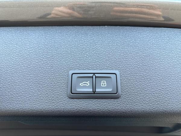 Audi Q8 e-tron advanced 50 qu. PANO HUD AHK Matrix 19