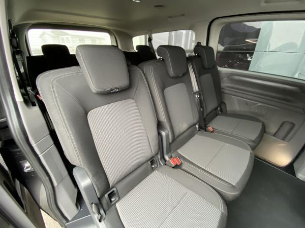 Volkswagen Caravelle T7LR 2.0 TDI DSG 8-Sitz NAVI ACC RFK MATRIX