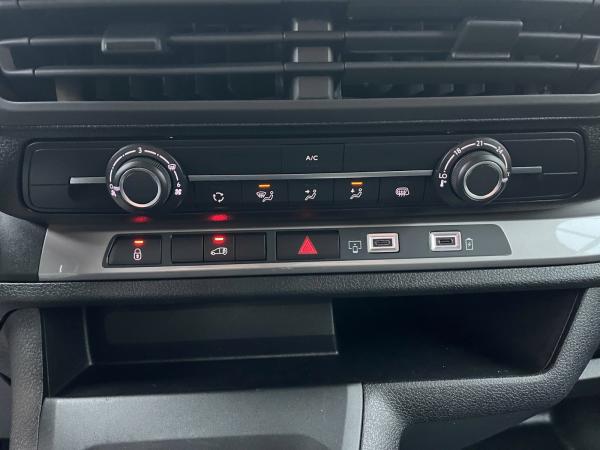 Opel Vivaro Kasten M 120 Boden, AHK, LED, 360° Allwetter