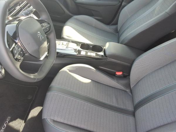 Peugeot 2008 Elektro - 136 PS - Allure + Navi - Gebrauchtwagen