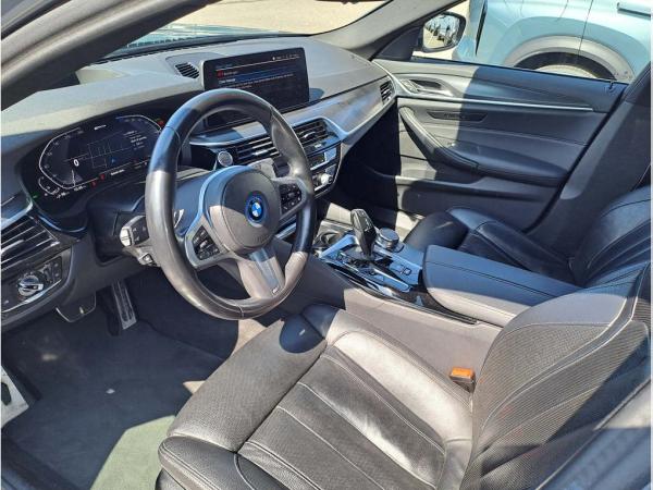BMW 530 e Touring M-Sport Pro 19 HuD Sitzklima 360°-KAMERA