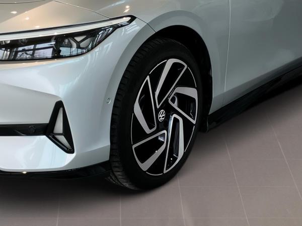 Volkswagen ID.7 GTX NP.74T ACC.5J-G.WÄRMEPUMPE.AHK.AREA-VIEW.NAVI.HUD.LED.APP-C