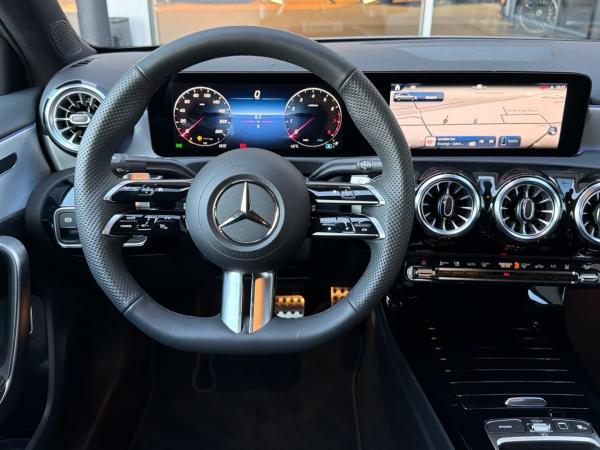 Mercedes-Benz A 200 Limousine AMG Standheizung Kamera LED AHK