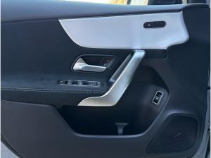 Mercedes-Benz A 200 Limousine AMG Standheizung Kamera LED AHK