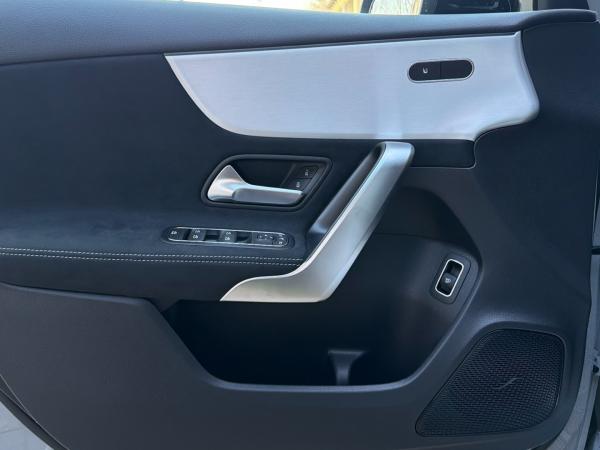 Mercedes-Benz A 200 Limousine AMG Standheizung Kamera LED AHK