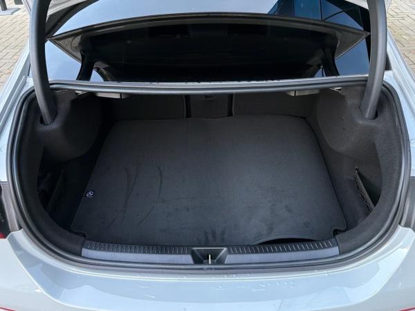 Mercedes-Benz A 200 Limousine AMG Standheizung Kamera LED AHK