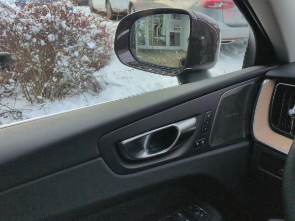 Volvo XC60 T6 AWD Plus Bright+Allwetter+Licht-Pak.