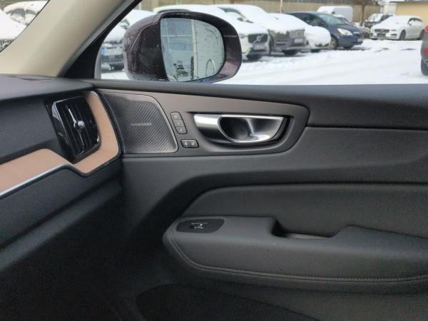 Volvo XC60 T6 AWD Plus Bright+Allwetter+Licht-Pak.