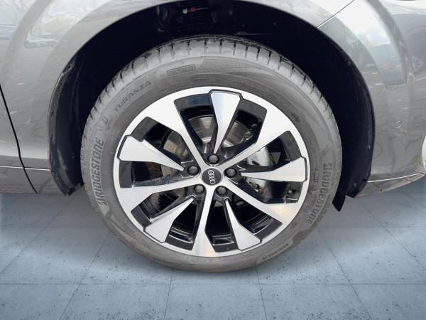 Audi Q3 TFSI S tronic ⇒ 150 PS ⇒ S-Line ⇒ LF 0,98 ⇒ Tech-Plus ⇒ Panoramadach