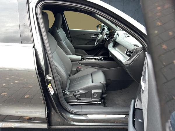 Audi Q3 TFSI S tronic ⇒ 150 PS ⇒ S-Line ⇒ LF 0,98 ⇒ Tech-Plus ⇒ Panoramadach