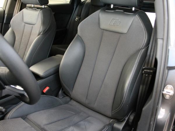 Audi A4 Avant 45 TFSI quattro S line AHK Stadt Paket
