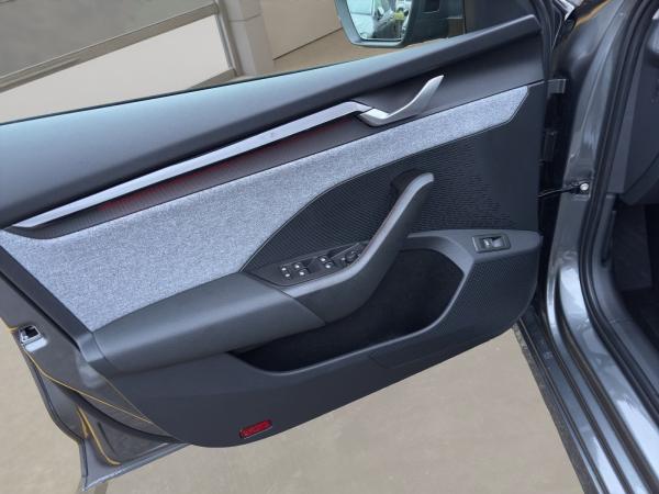 Skoda Octavia SOFORT VERFÜGBAR! Combi 2.0 TDI DSG ACC AHK Navi eHeck LED