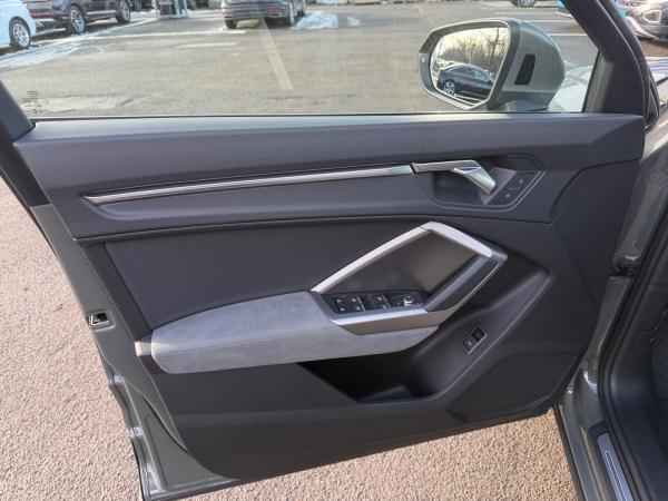 Audi Q3 Sportback S line 35 TFSI S tronic SHZ ACC PDC Navi Klima