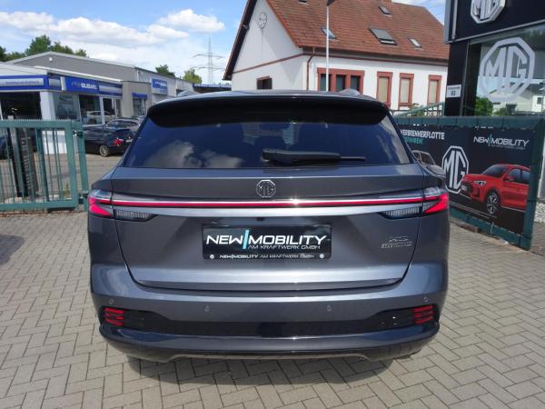 MG HS Luxury Hybrid +