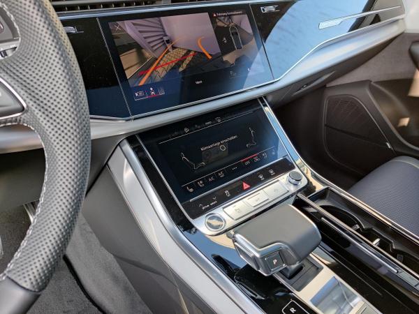 Audi Q8 60 TFSI e S line business 360kW/ 490 PS !Dienstwagen 0,5%!