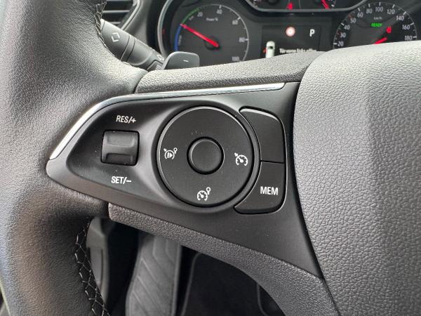 Opel Grandland 1.6 Hybrid LED+Navi+SHZ+360