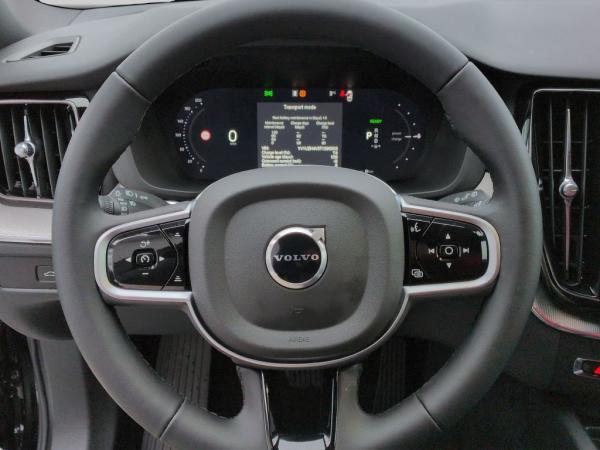 Volvo XC60 T6 AWD Plus Black Edition+Standh+Licht-Pak