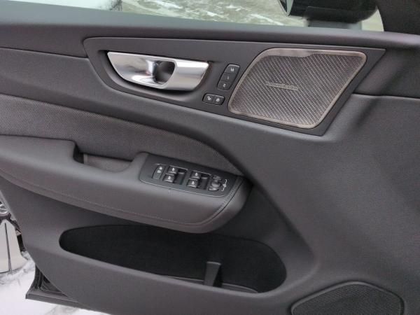 Volvo XC60 T6 AWD Plus Black Edition+Standh+Licht-Pak