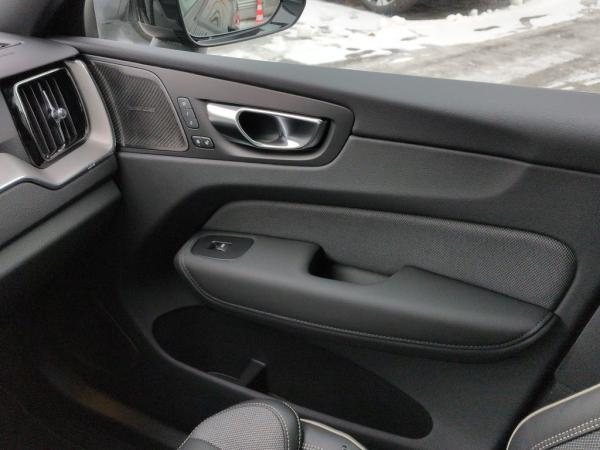 Volvo XC60 T6 AWD Plus Black Edition+Standh+Licht-Pak