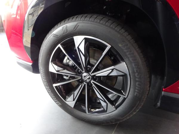 MG HS Luxury Hybrid +