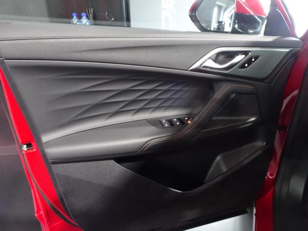 MG HS Luxury Hybrid +