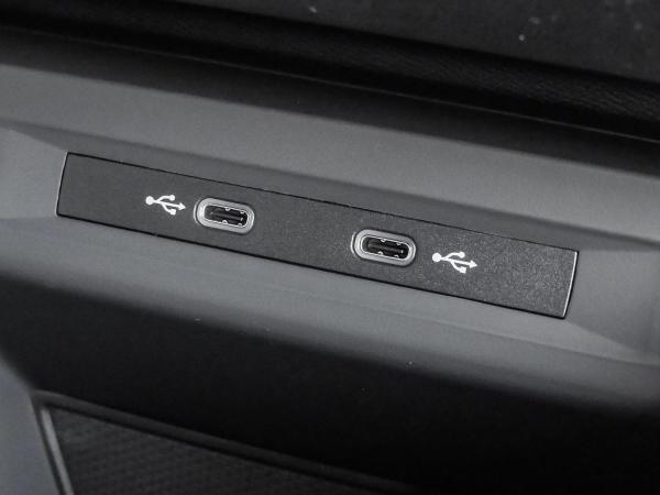 Seat Leon Sportstourer Road Edition 1.5 e-HYBRID DSG SITZHEIZUNG