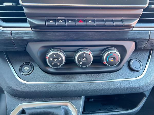 Nissan Primastar Kombi L1H1 TEKNA 8-SITZER - 170PS 9AT- SCHNELL VERFÜGBAR